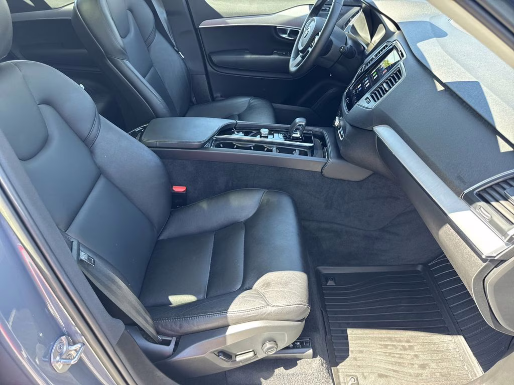 2023 Gray Metallic Volvo XC90 B5 Core AWD SUV