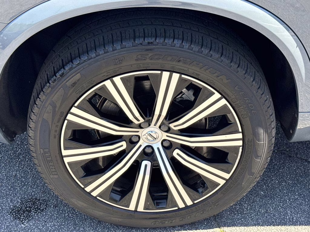 2023 Gray Metallic Volvo XC90 B5 Core AWD SUV