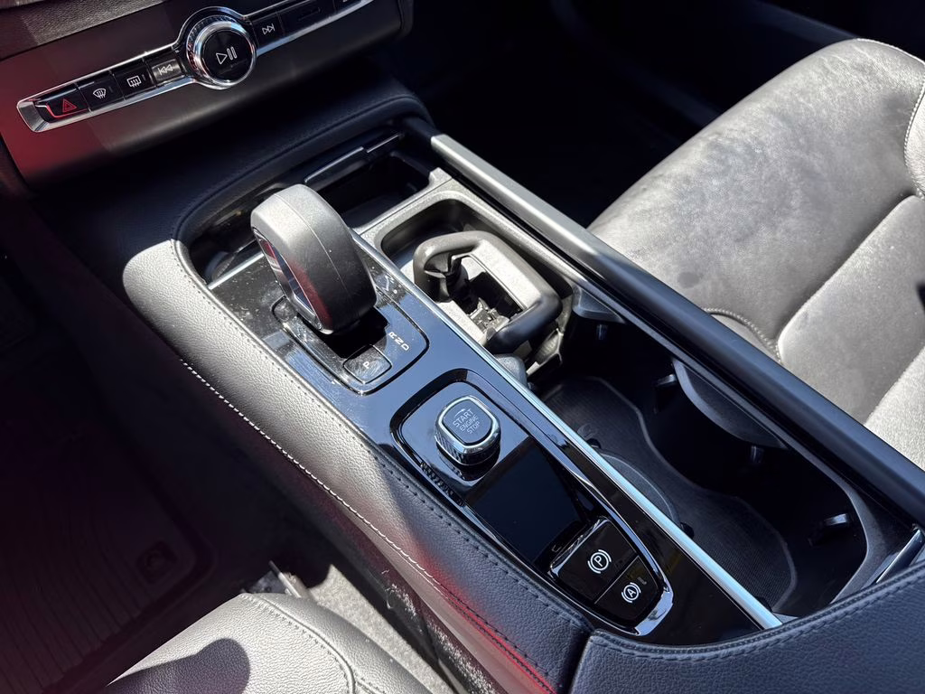 2023 Gray Metallic Volvo XC90 B5 Core AWD SUV