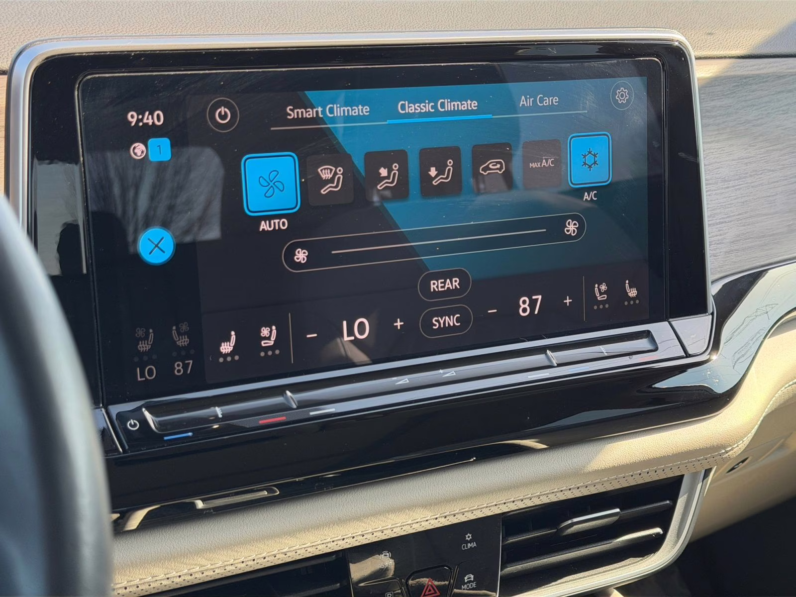 2024 White Volkswagen Atlas 2.0T SEL Premium R-Line AWD SUV