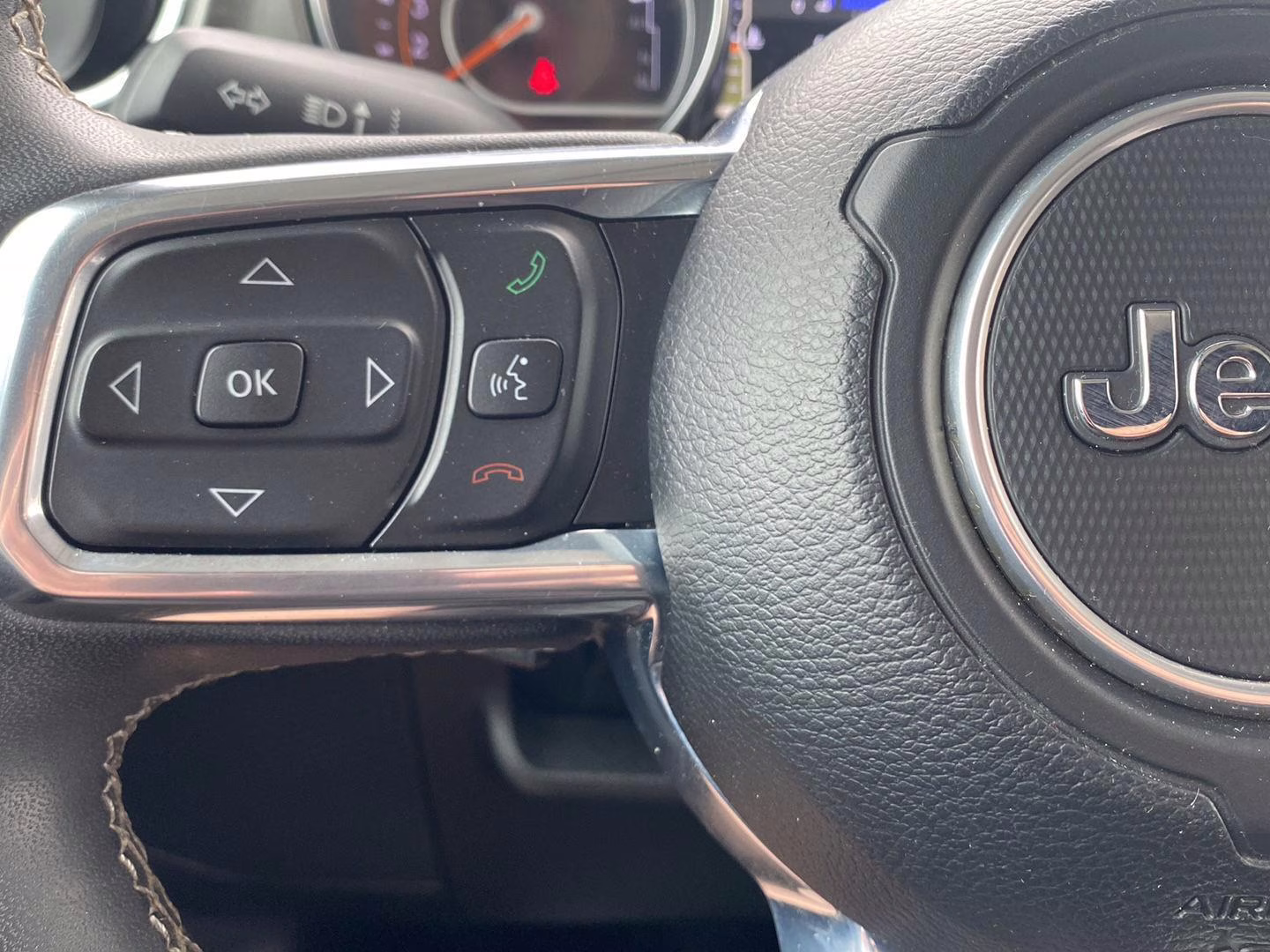 2023 Silver Zynith Clearcoat Jeep Gladiator Overland 4X4 Truck