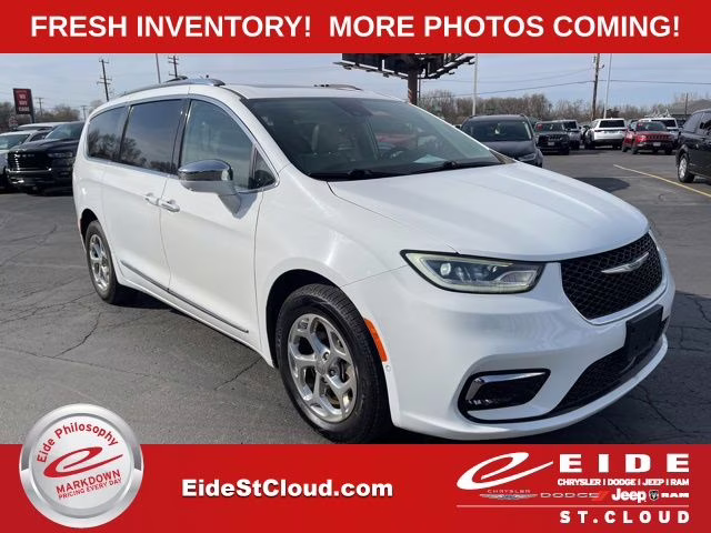 2021 Bright White Clearcoat Chrysler Pacifica Limited AWD Van
