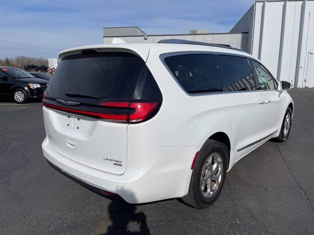 2021 Bright White Clearcoat Chrysler Pacifica Limited AWD Van