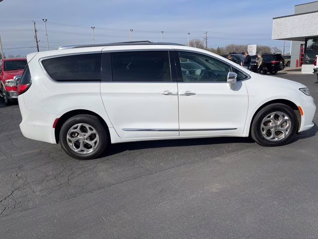 2021 Bright White Clearcoat Chrysler Pacifica Limited AWD Van