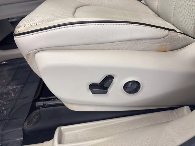 2021 Bright White Clearcoat Chrysler Pacifica Limited AWD Van