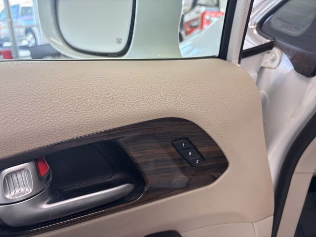 2021 Bright White Clearcoat Chrysler Pacifica Limited AWD Van