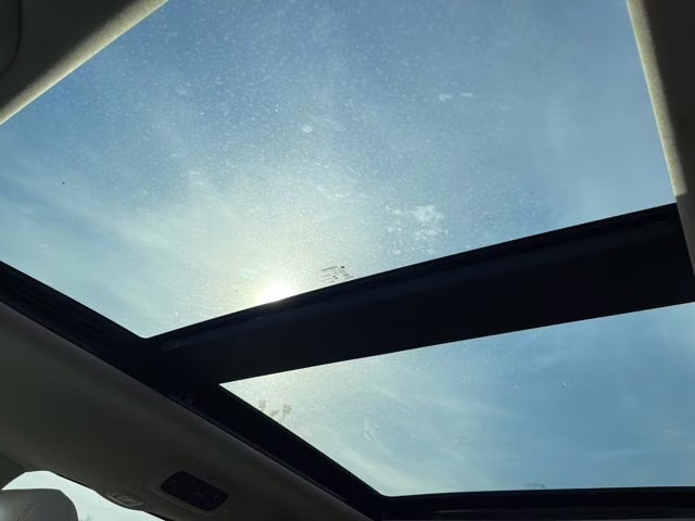 2021 Bright White Clearcoat Chrysler Pacifica Limited AWD Van