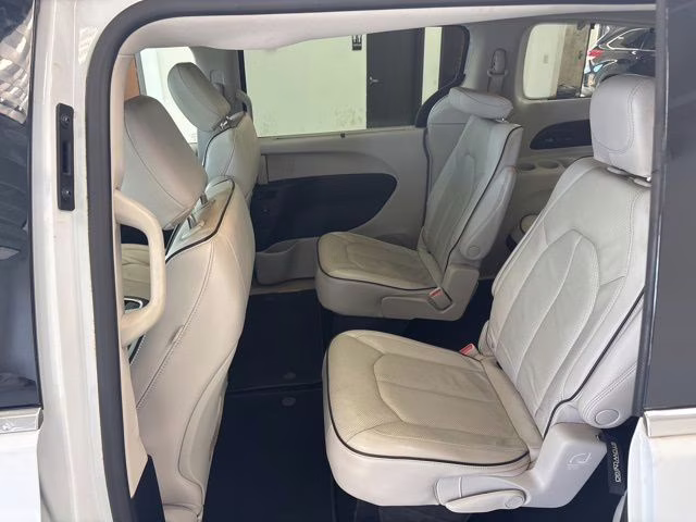 2021 Bright White Clearcoat Chrysler Pacifica Limited AWD Van