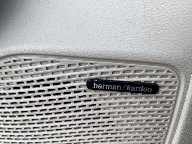 2021 Bright White Clearcoat Chrysler Pacifica Limited AWD Van