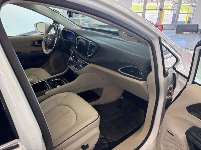2021 Bright White Clearcoat Chrysler Pacifica Limited AWD Van