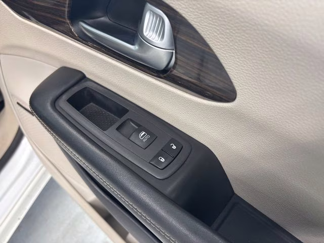 2021 Bright White Clearcoat Chrysler Pacifica Limited AWD Van