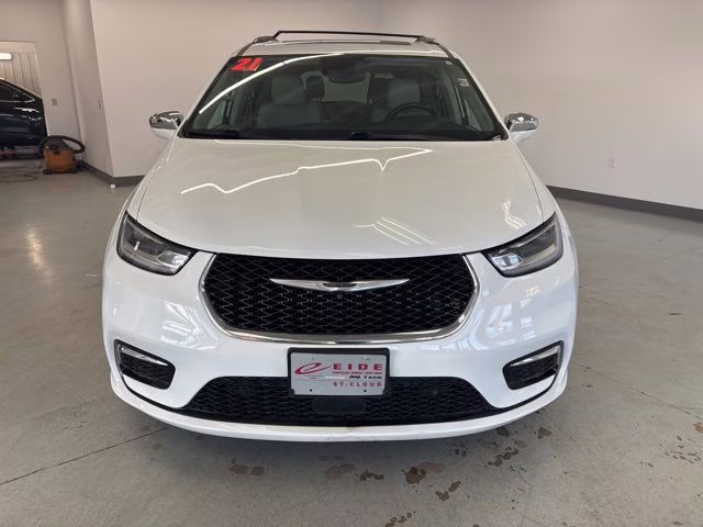 2021 Bright White Clearcoat Chrysler Pacifica Limited AWD Van