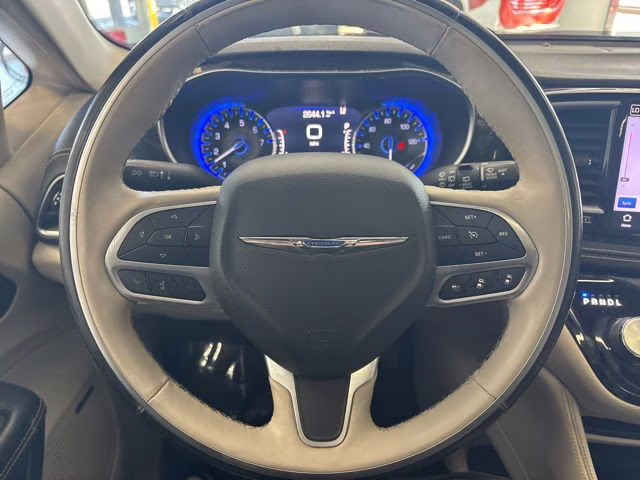 2021 Bright White Clearcoat Chrysler Pacifica Limited AWD Van