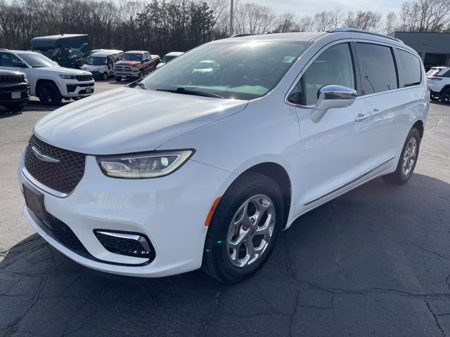 2021 Bright White Clearcoat Chrysler Pacifica Limited AWD Van