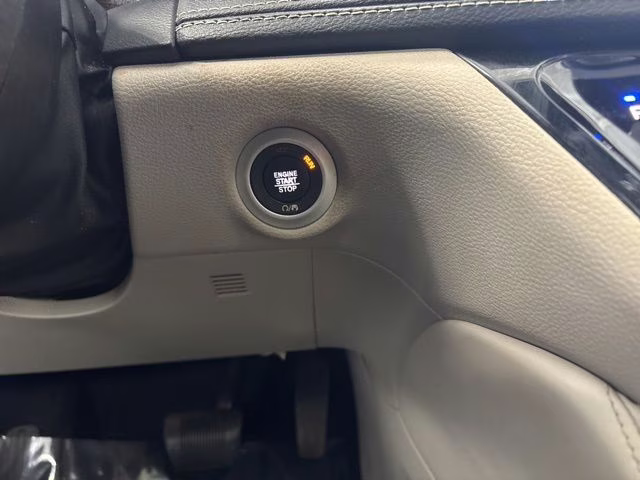 2021 Bright White Clearcoat Chrysler Pacifica Limited AWD Van