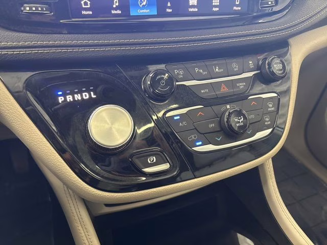2021 Bright White Clearcoat Chrysler Pacifica Limited AWD Van