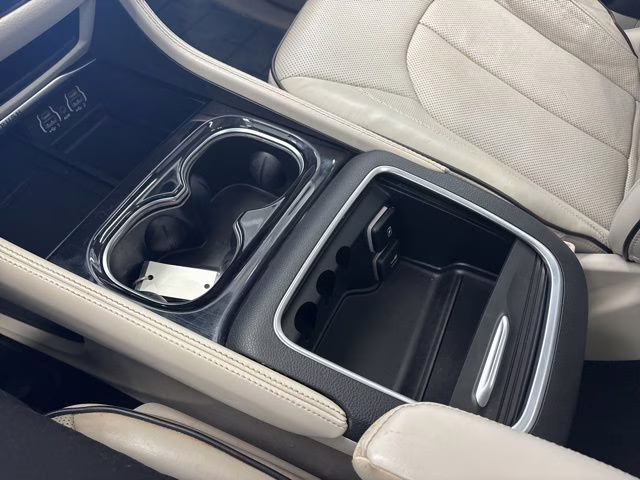 2021 Bright White Clearcoat Chrysler Pacifica Limited AWD Van