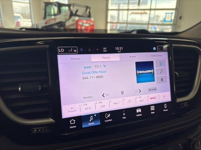 2021 Bright White Clearcoat Chrysler Pacifica Limited AWD Van