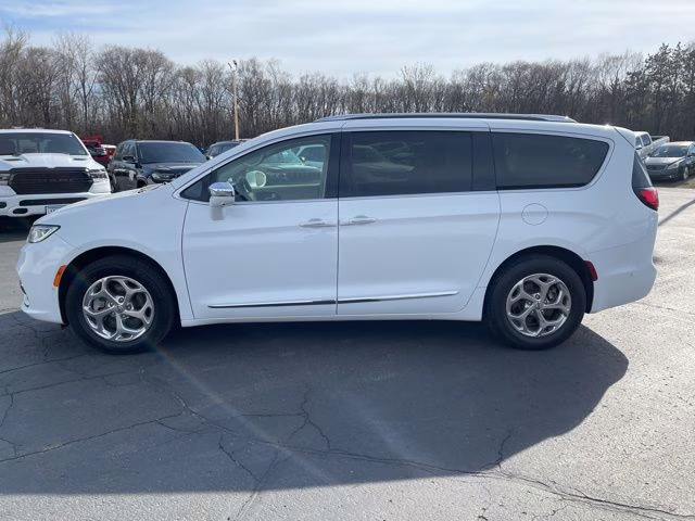 2021 Bright White Clearcoat Chrysler Pacifica Limited AWD Van