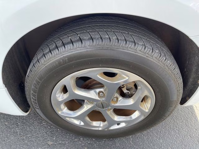 2021 Bright White Clearcoat Chrysler Pacifica Limited AWD Van