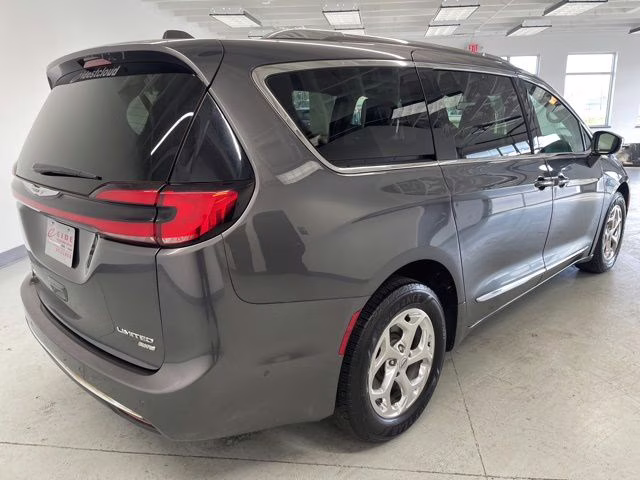 2021 Granite Crystal Metallic Clearcoat Chrysler Pacifica Limited AWD Van