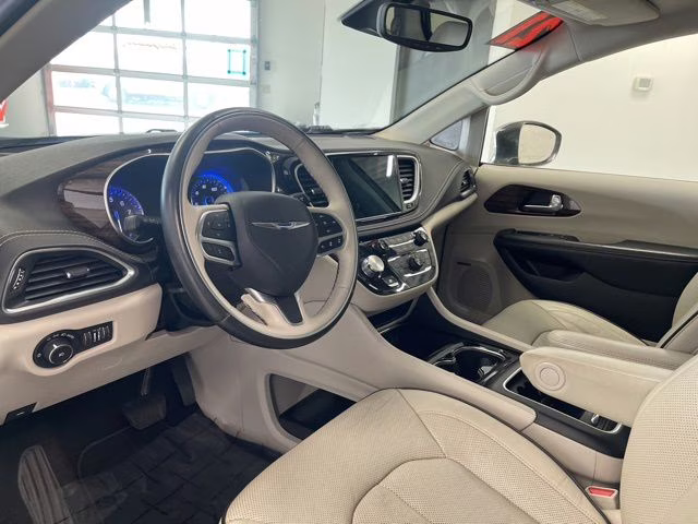 2021 Granite Crystal Metallic Clearcoat Chrysler Pacifica Limited AWD Van