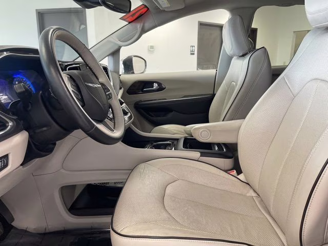 2021 Granite Crystal Metallic Clearcoat Chrysler Pacifica Limited AWD Van