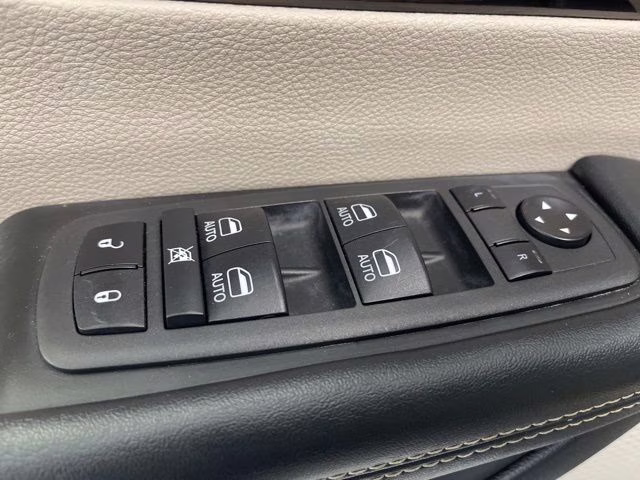 2021 Granite Crystal Metallic Clearcoat Chrysler Pacifica Limited AWD Van