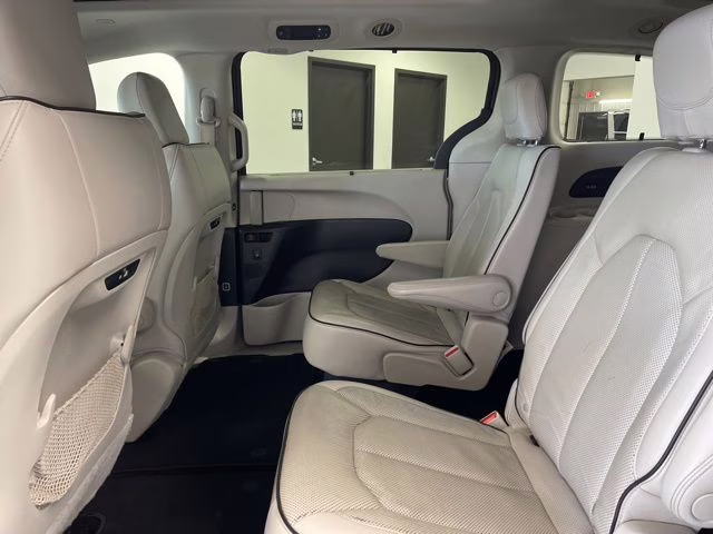 2021 Granite Crystal Metallic Clearcoat Chrysler Pacifica Limited AWD Van