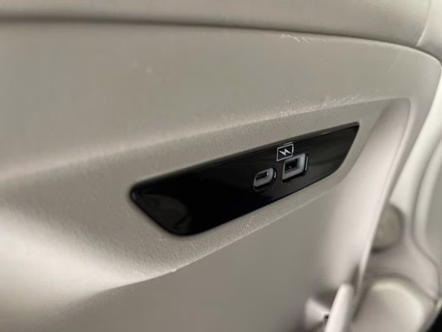 2021 Granite Crystal Metallic Clearcoat Chrysler Pacifica Limited AWD Van