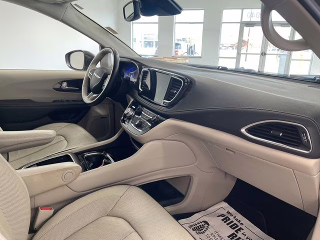 2021 Granite Crystal Metallic Clearcoat Chrysler Pacifica Limited AWD Van