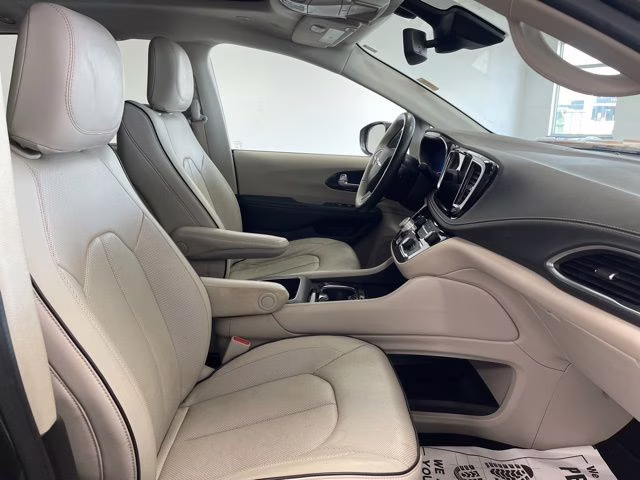 2021 Granite Crystal Metallic Clearcoat Chrysler Pacifica Limited AWD Van