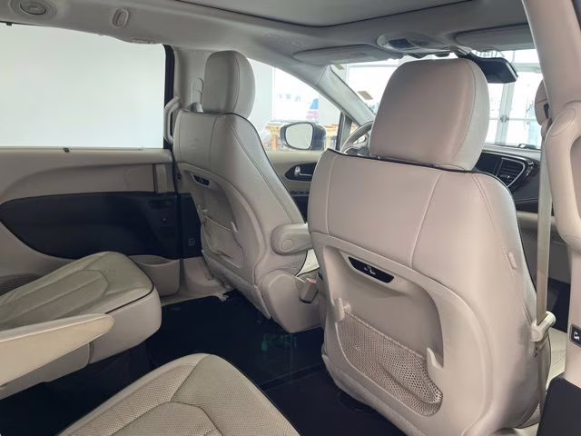 2021 Granite Crystal Metallic Clearcoat Chrysler Pacifica Limited AWD Van