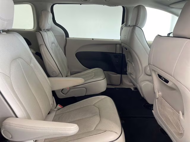 2021 Granite Crystal Metallic Clearcoat Chrysler Pacifica Limited AWD Van