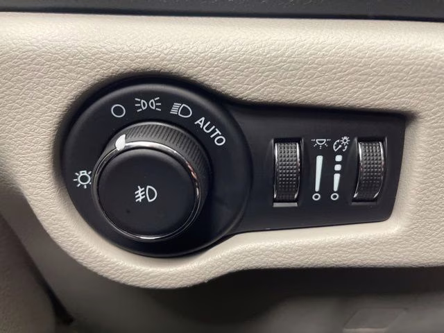 2021 Granite Crystal Metallic Clearcoat Chrysler Pacifica Limited AWD Van