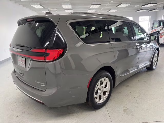 2021 Ceramic Gray Clearcoat Chrysler Pacifica Limited AWD Van