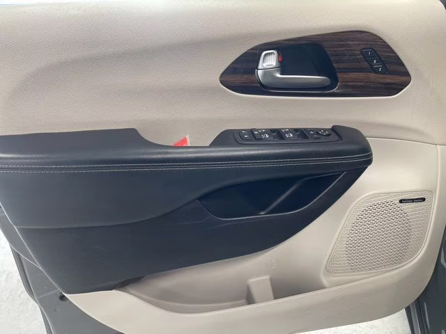 2021 Ceramic Gray Clearcoat Chrysler Pacifica Limited AWD Van