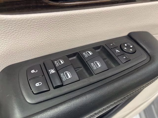 2021 Ceramic Gray Clearcoat Chrysler Pacifica Limited AWD Van