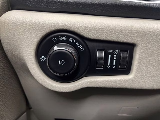 2021 Ceramic Gray Clearcoat Chrysler Pacifica Limited AWD Van