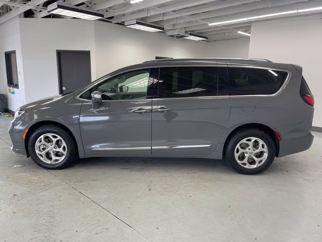 2021 Ceramic Gray Clearcoat Chrysler Pacifica Limited AWD Van