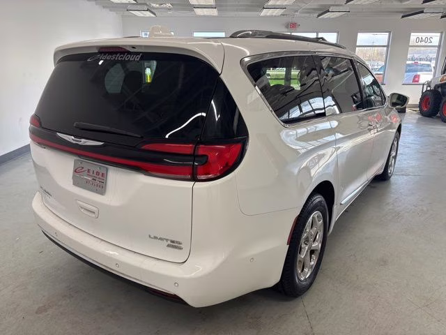 2021 Bright White Clearcoat Chrysler Pacifica Limited AWD Van