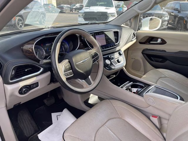 2021 Bright White Clearcoat Chrysler Pacifica Limited AWD Van