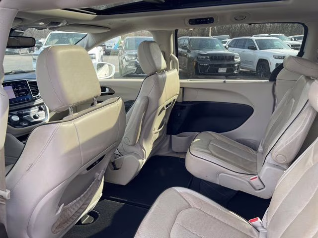 2021 Bright White Clearcoat Chrysler Pacifica Limited AWD Van