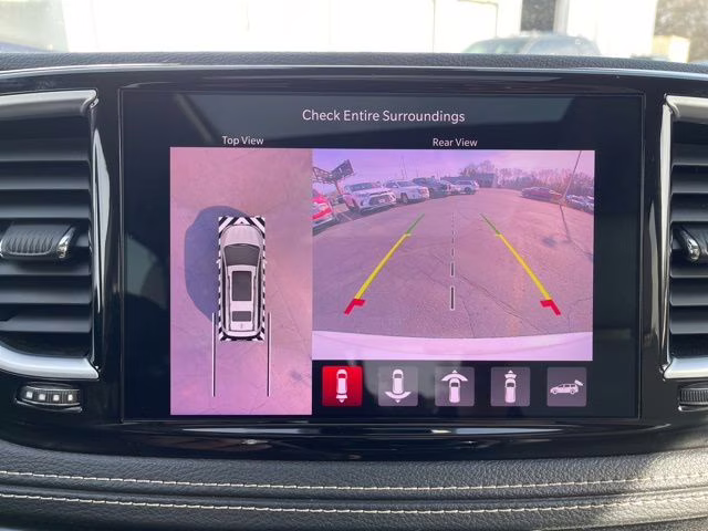 2021 Bright White Clearcoat Chrysler Pacifica Limited AWD Van