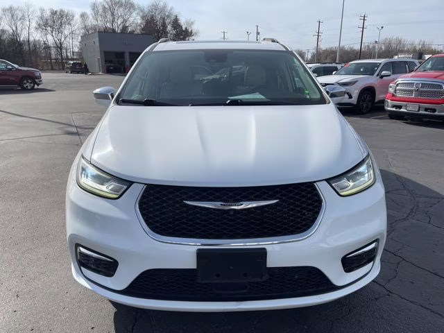 2021 Bright White Clearcoat Chrysler Pacifica Limited AWD Van