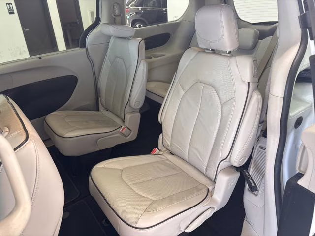 2021 Bright White Clearcoat Chrysler Pacifica Limited AWD Van
