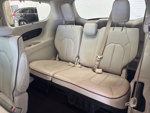 2021 Bright White Clearcoat Chrysler Pacifica Limited AWD Van