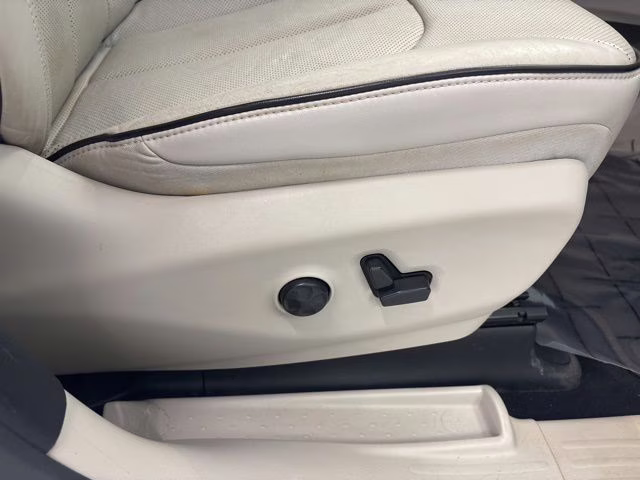 2021 Bright White Clearcoat Chrysler Pacifica Limited AWD Van