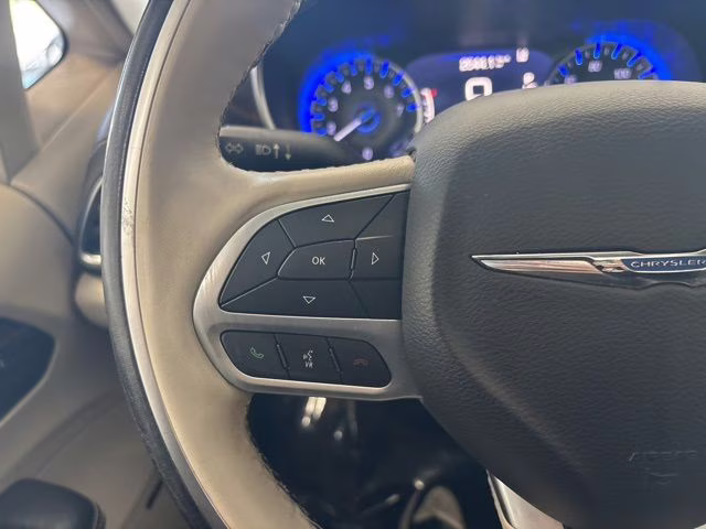 2021 Bright White Clearcoat Chrysler Pacifica Limited AWD Van
