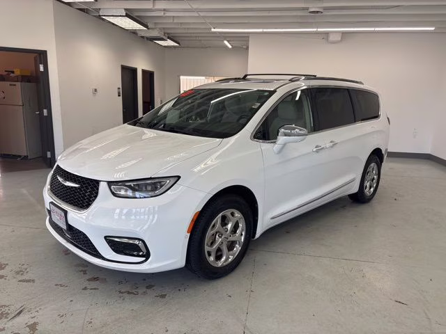 2021 Bright White Clearcoat Chrysler Pacifica Limited AWD Van